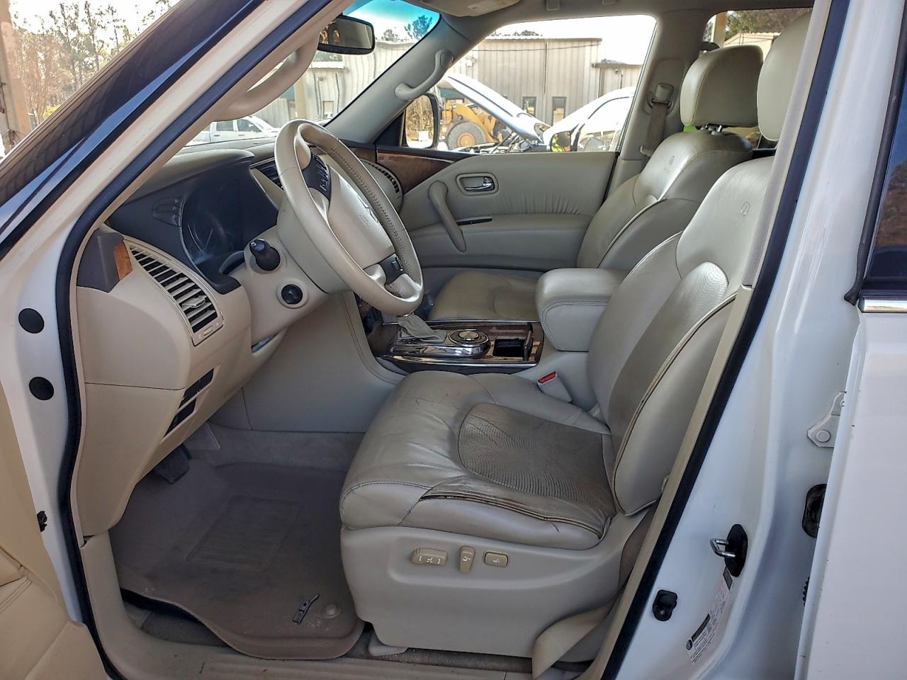 2013 INFINITI QX56 photo 19
