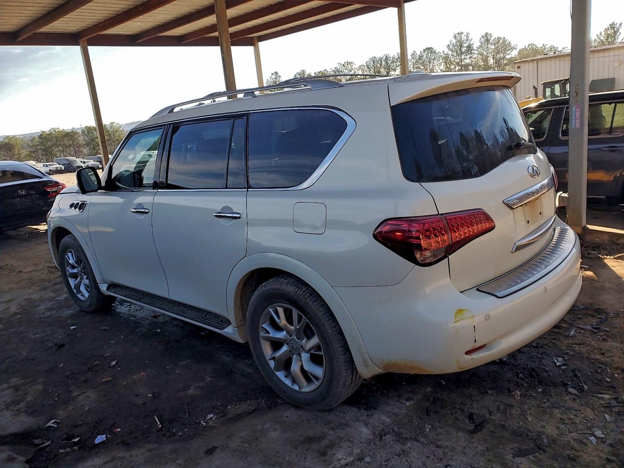 2013 INFINITI QX56 photo 4