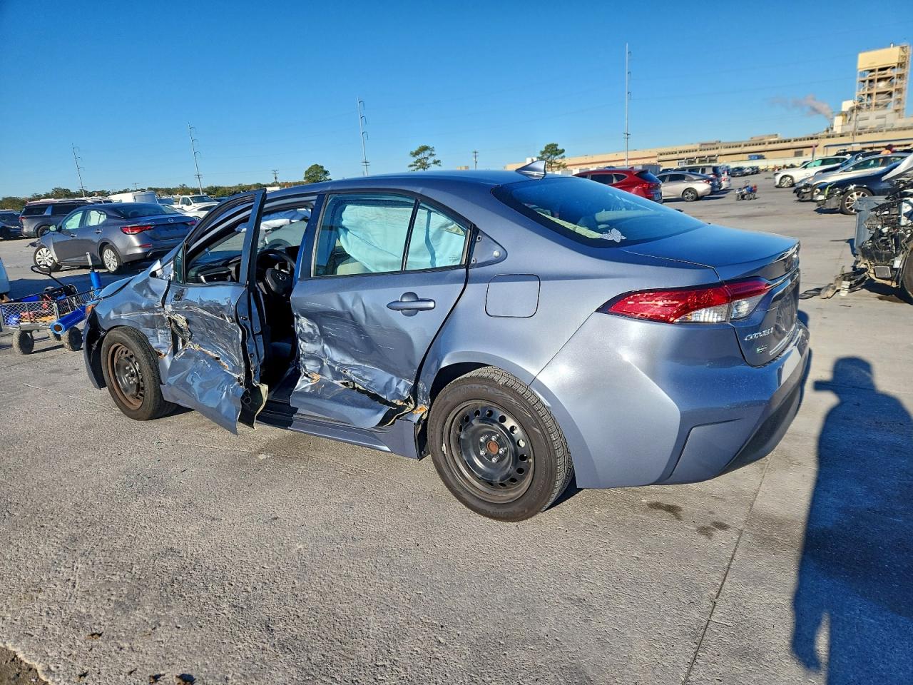 2023 TOYOTA COROLLA LE photo 2