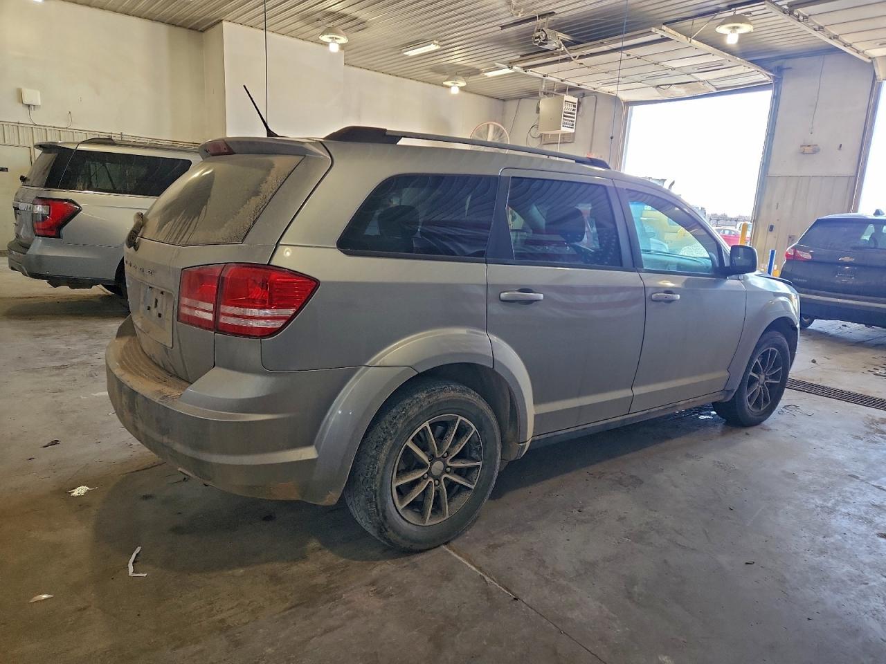 2017 DODGE JOURNEY SE photo 3