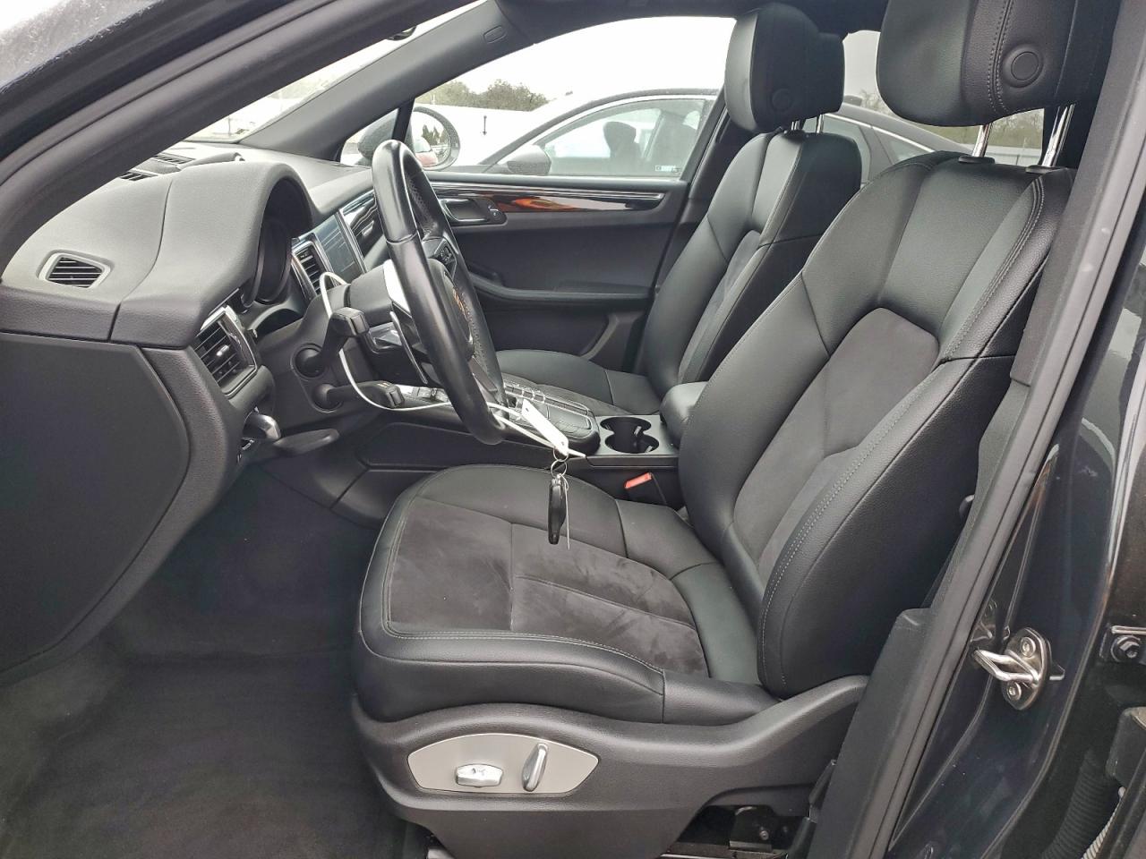 2017 PORSCHE MACAN photo 13