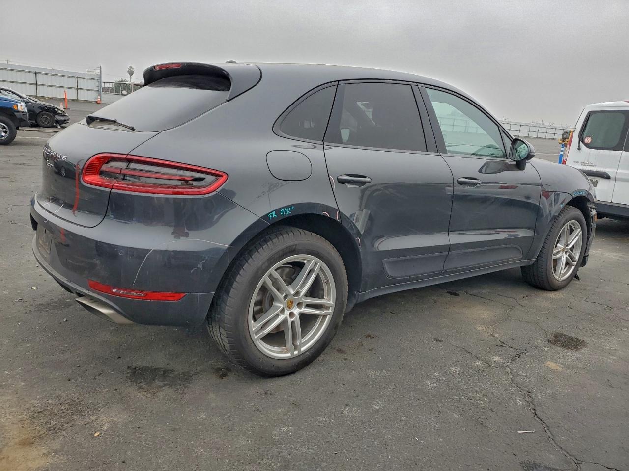2017 PORSCHE MACAN photo 5