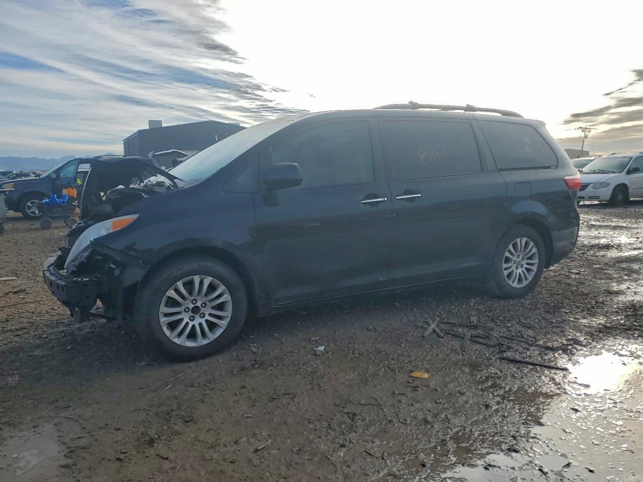 2016 TOYOTA SIENNA