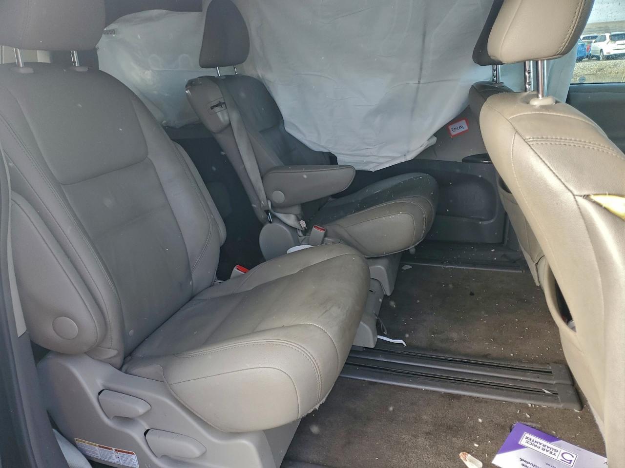 2016 TOYOTA SIENNA XLE photo 19