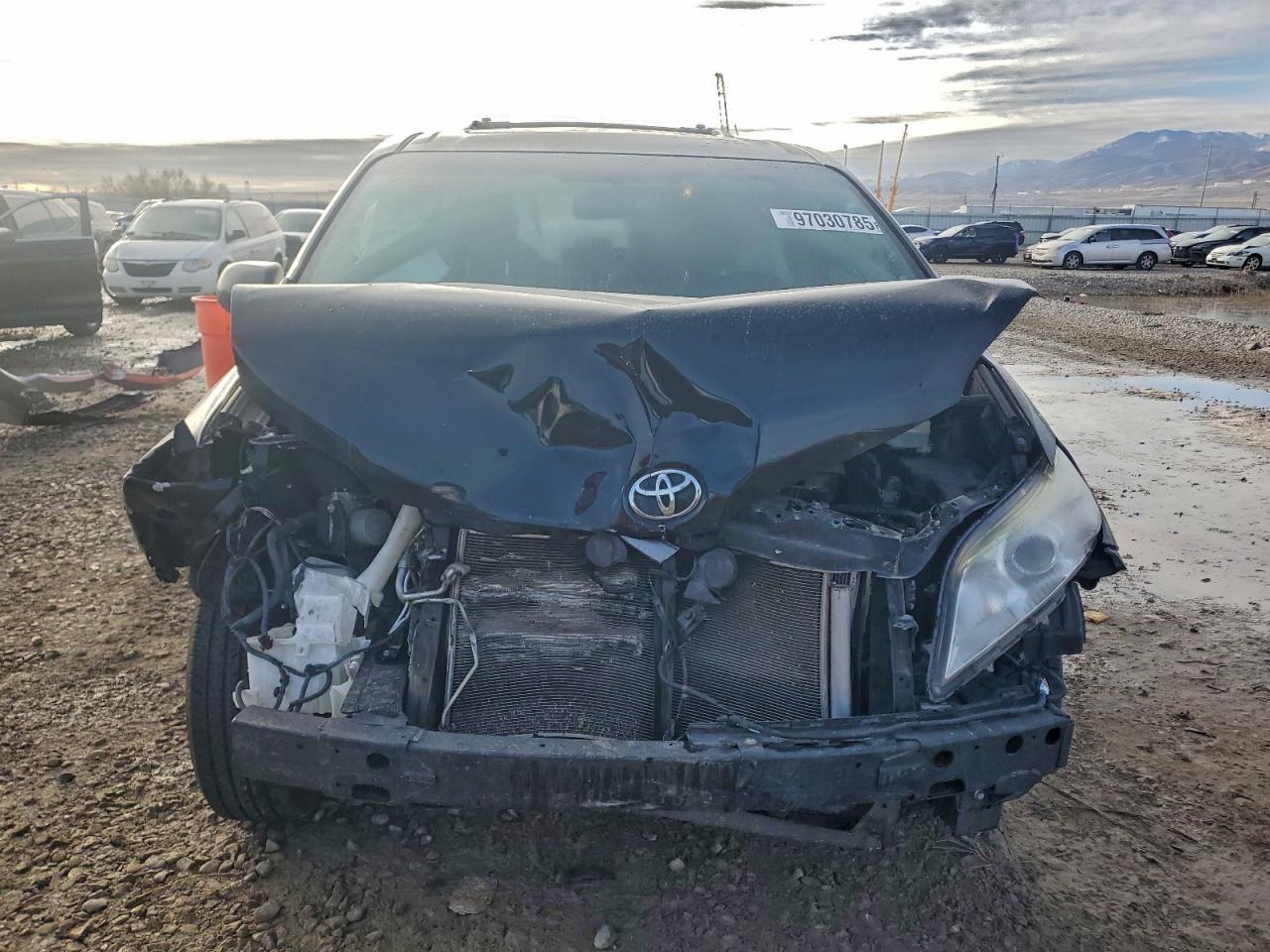 2016 TOYOTA SIENNA XLE photo 9