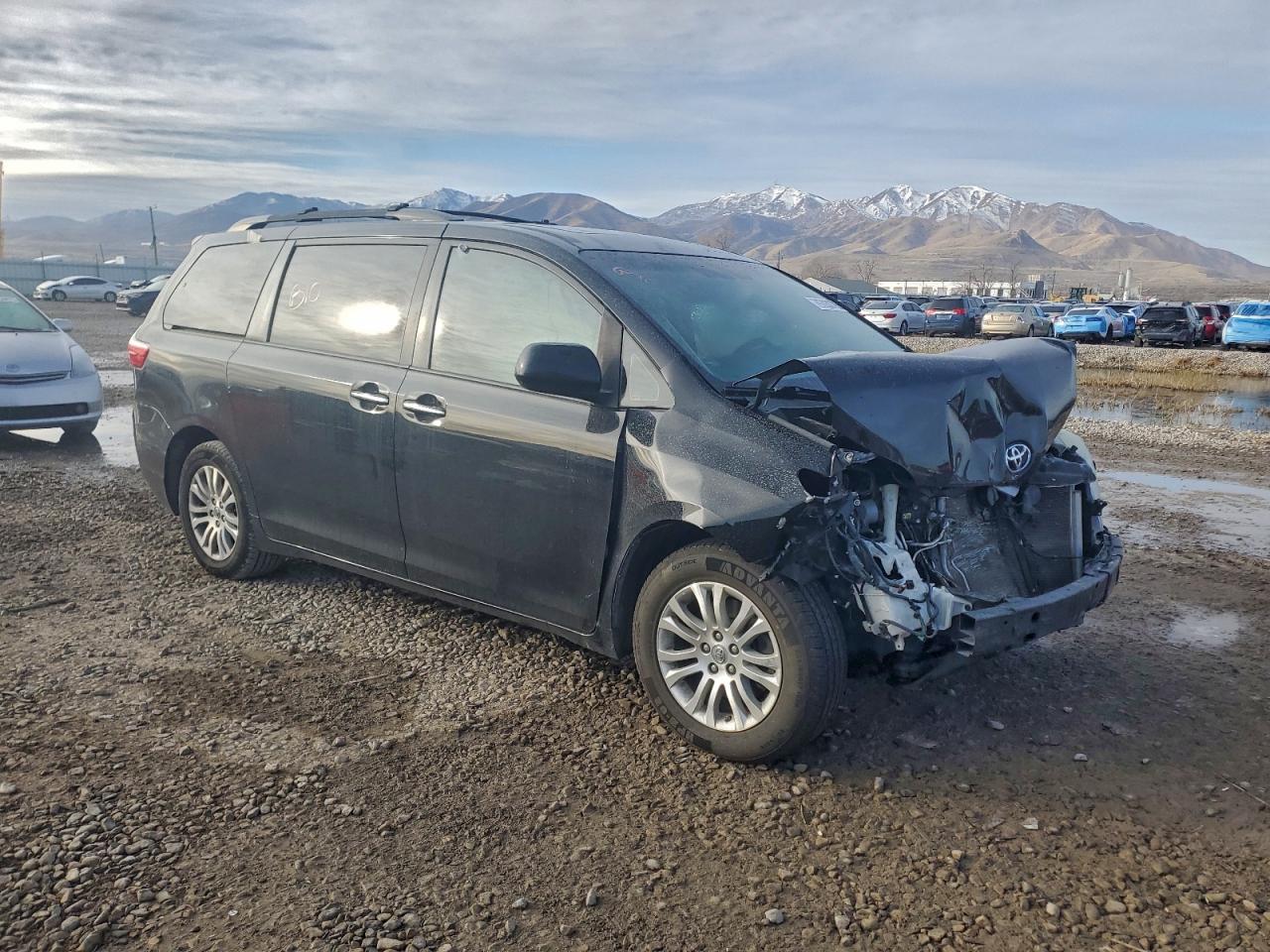 2016 TOYOTA SIENNA XLE photo 7