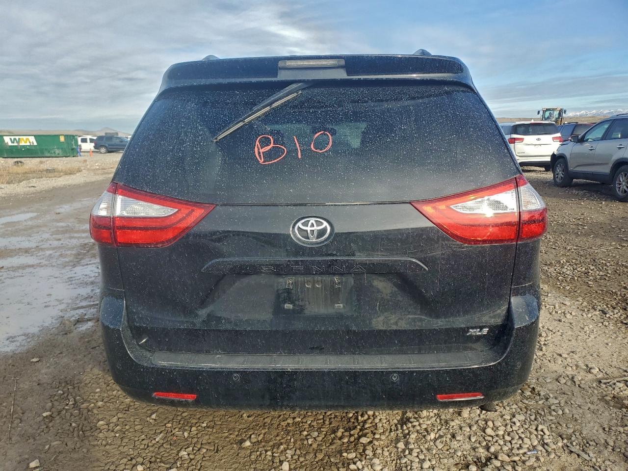 2016 TOYOTA SIENNA XLE photo 11