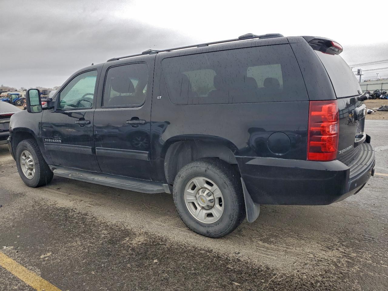 2011 CHEVROLET SUBURBAN K2500 LT photo 2