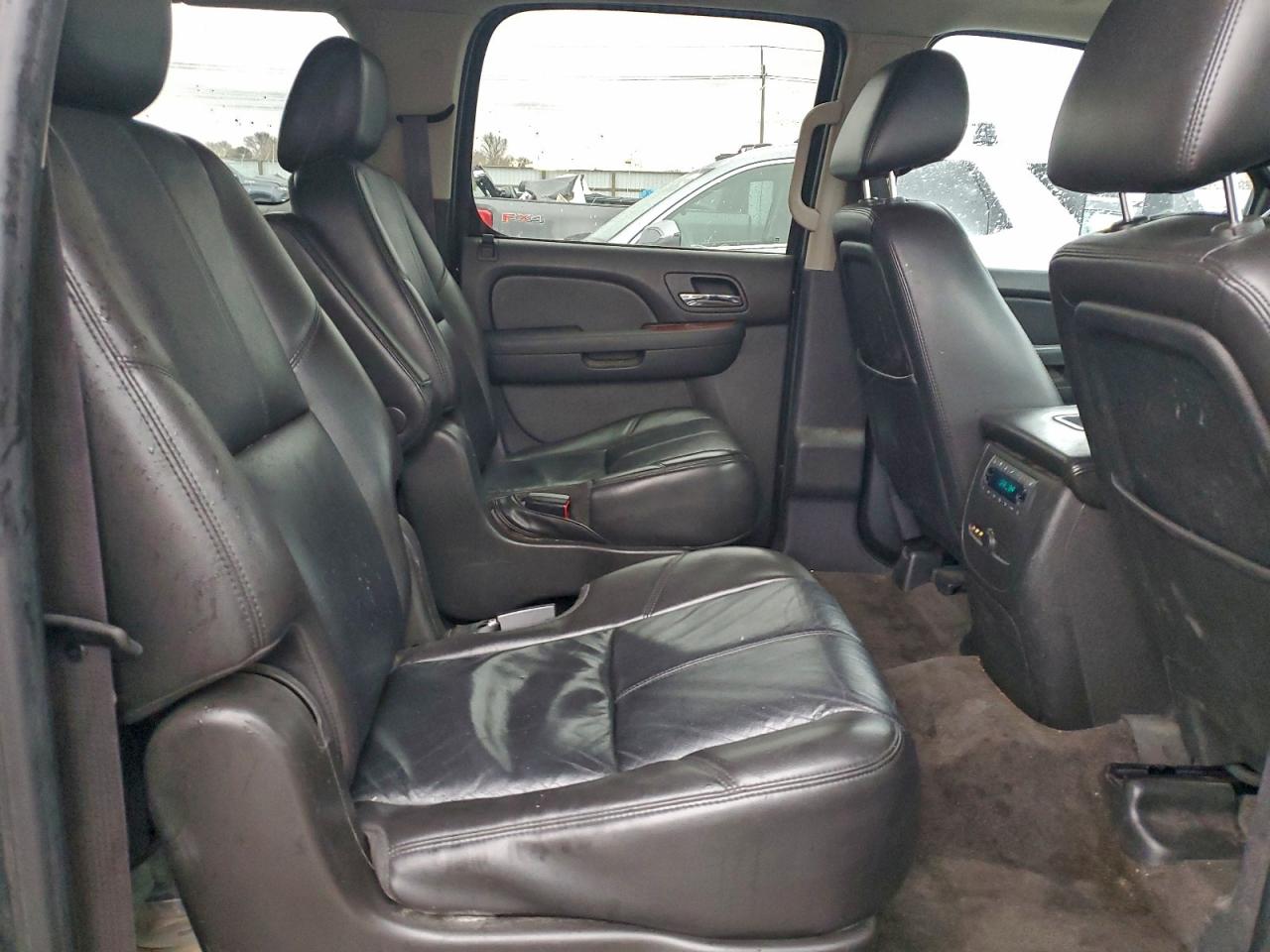 2011 CHEVROLET SUBURBAN K2500 LT photo 11