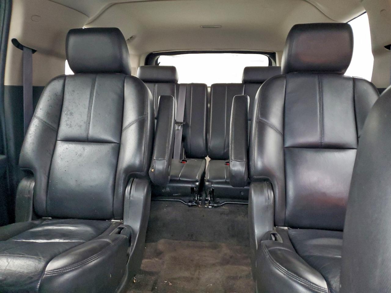 2011 CHEVROLET SUBURBAN K2500 LT photo 10