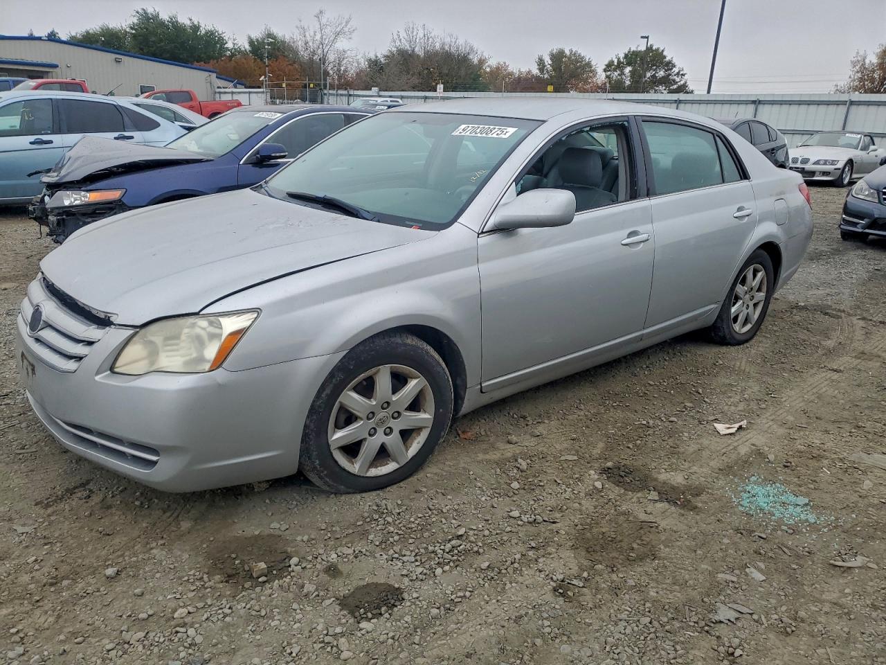 2005 TOYOTA AVALON XL — FRONT END damage — photo 1