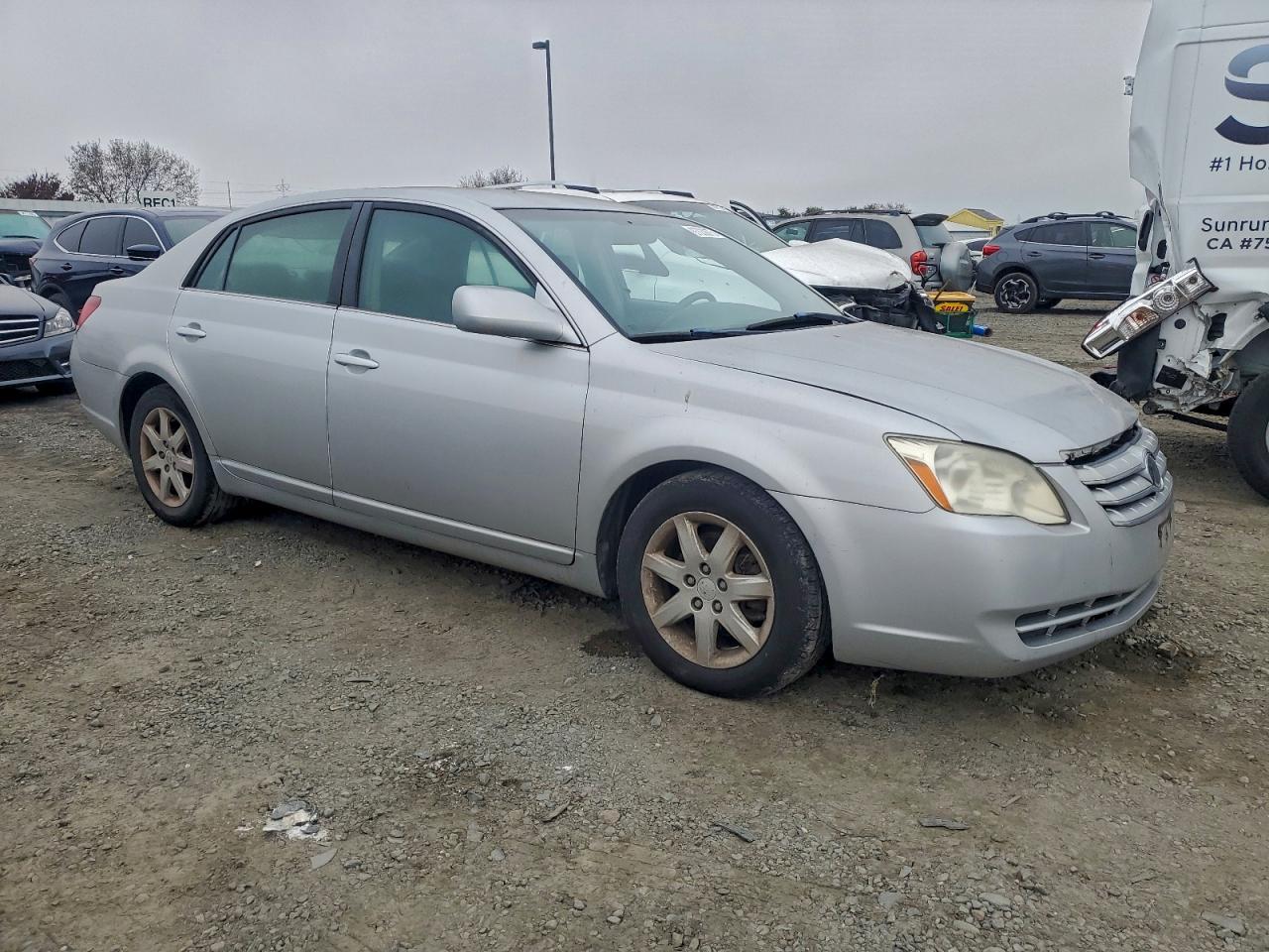 2005 TOYOTA AVALON XL photo 4