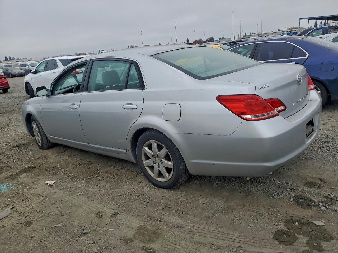2005 TOYOTA AVALON XL photo 2