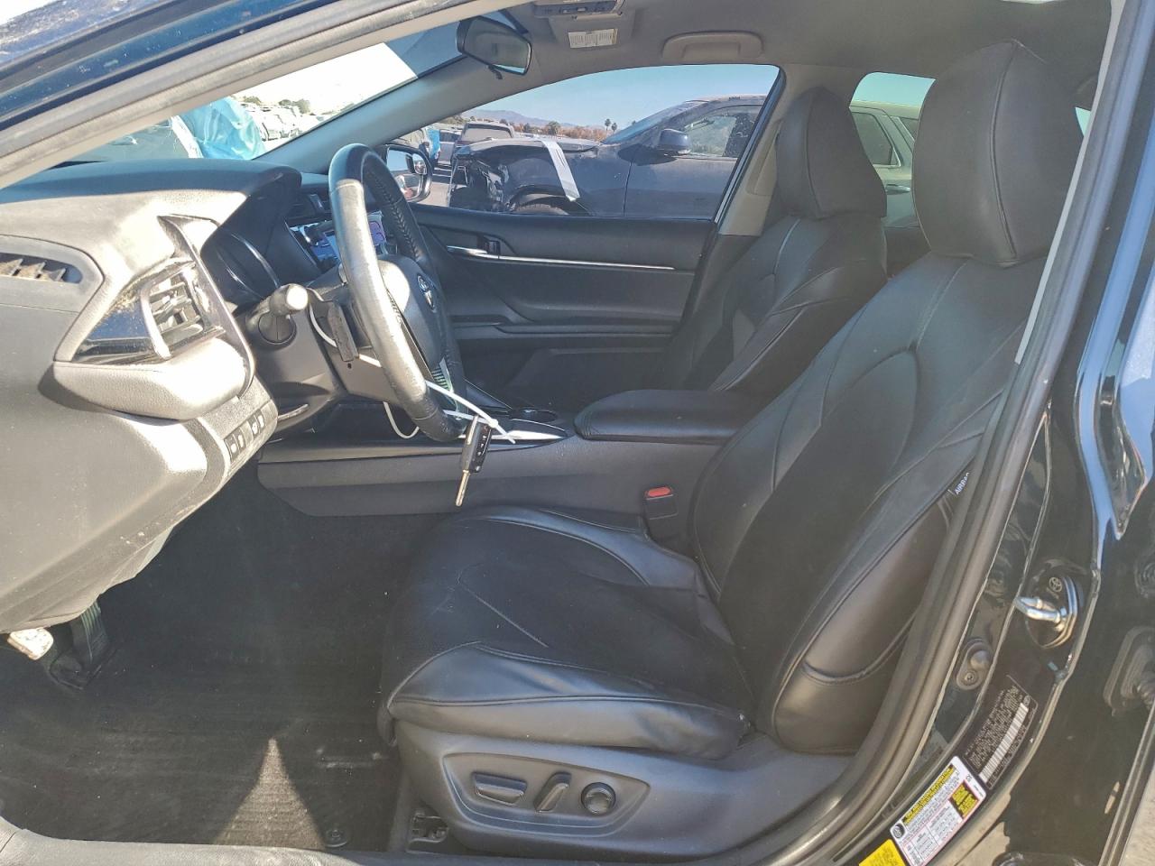 2020 TOYOTA CAMRY SE photo 13