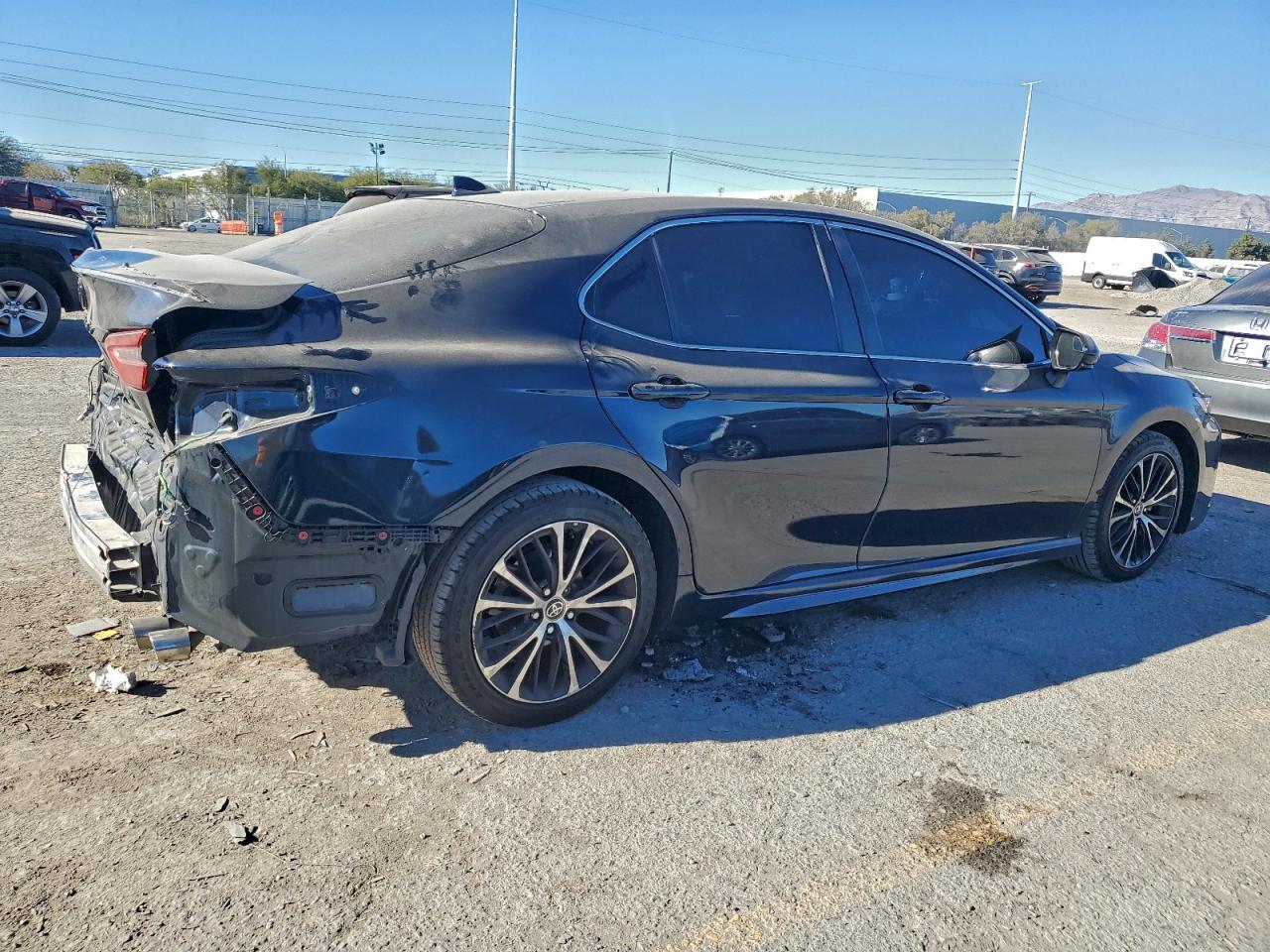 2020 TOYOTA CAMRY SE photo 5