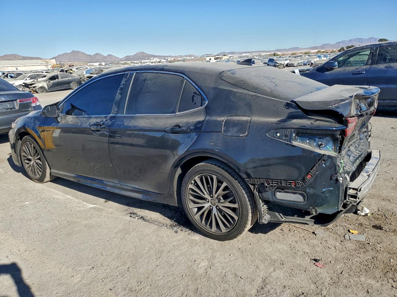 2020 TOYOTA CAMRY SE photo 3