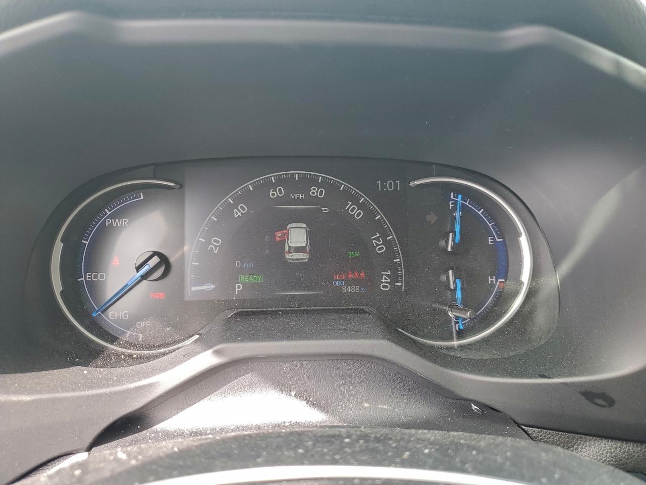 2025 TOYOTA RAV4 XLE photo 17