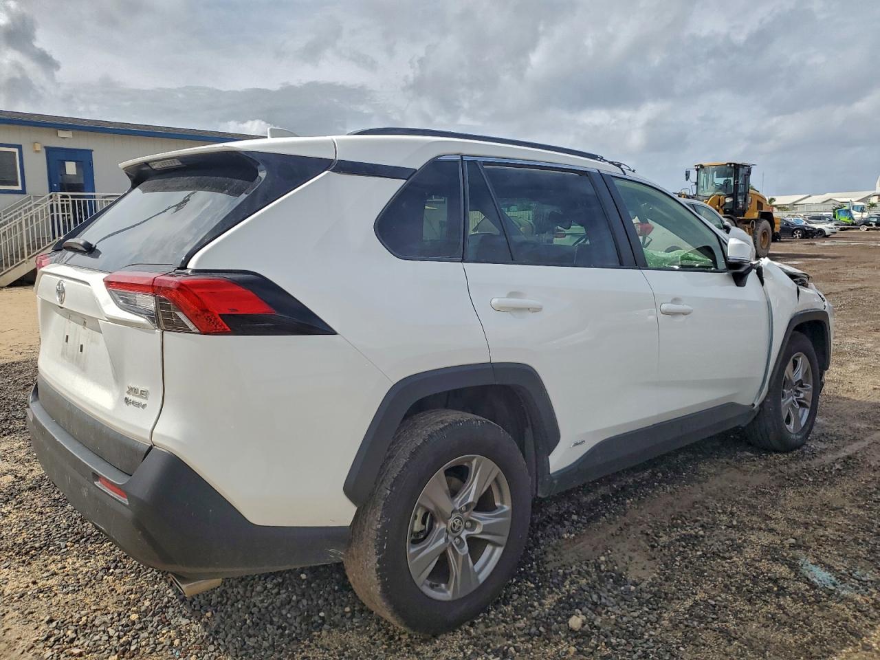 2025 TOYOTA RAV4 XLE photo 5