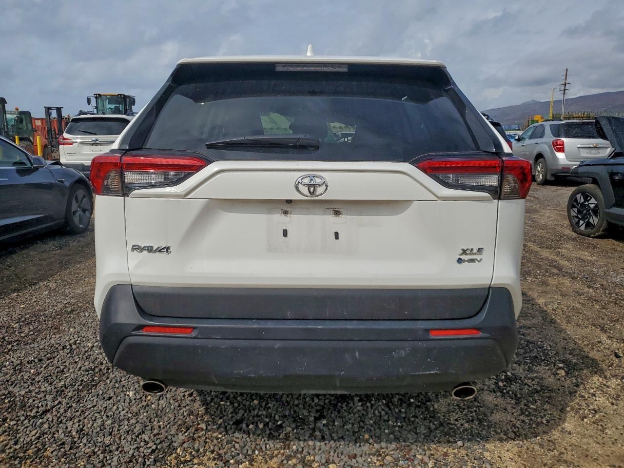 2025 TOYOTA RAV4 XLE photo 11