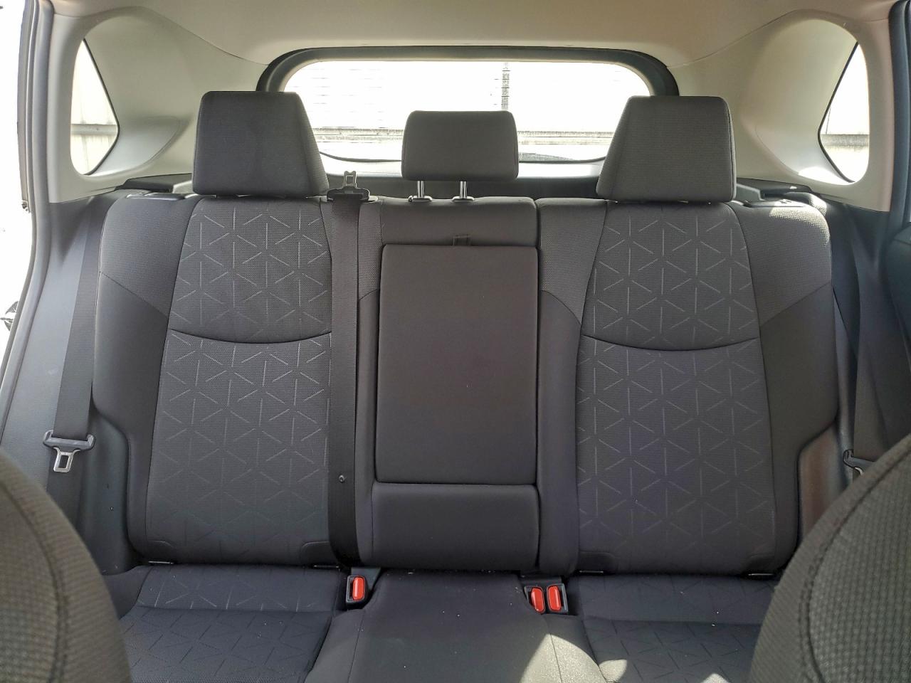 2025 TOYOTA RAV4 XLE photo 19