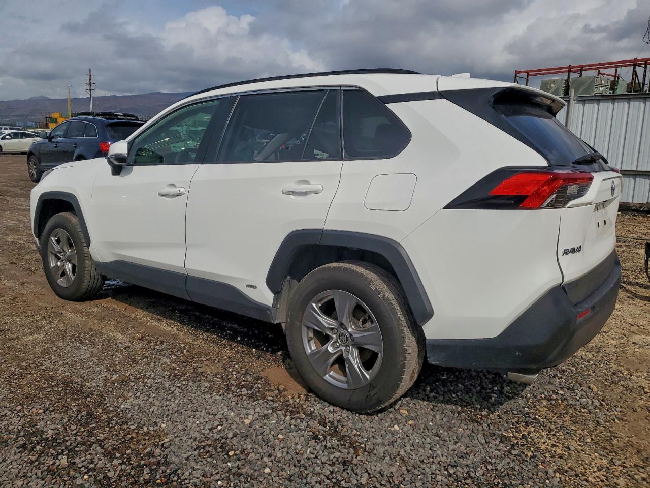 2025 TOYOTA RAV4 XLE photo 3