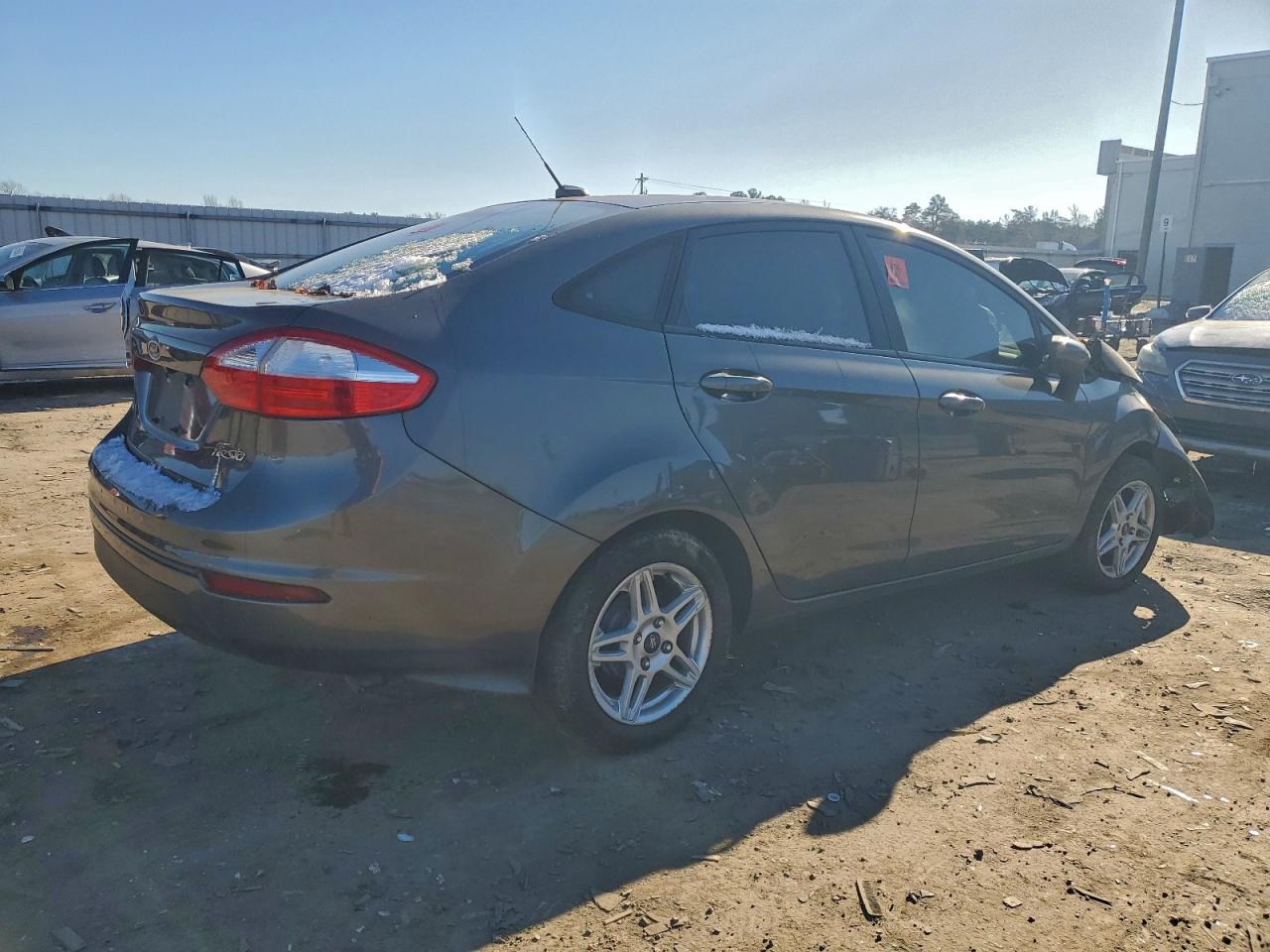2018 FORD FIESTA SE photo 3