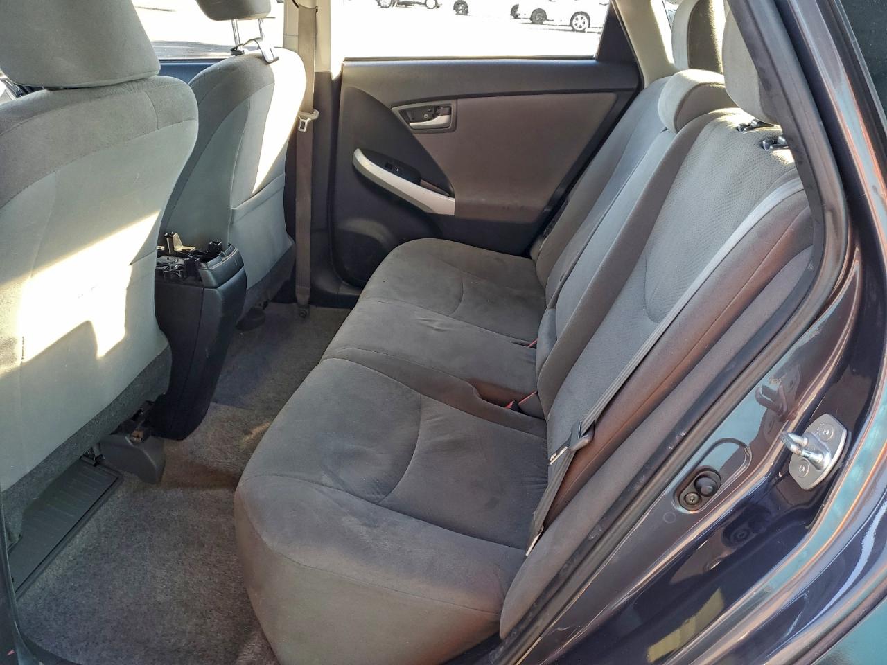 2014 TOYOTA PRIUS PLUG-IN photo 28