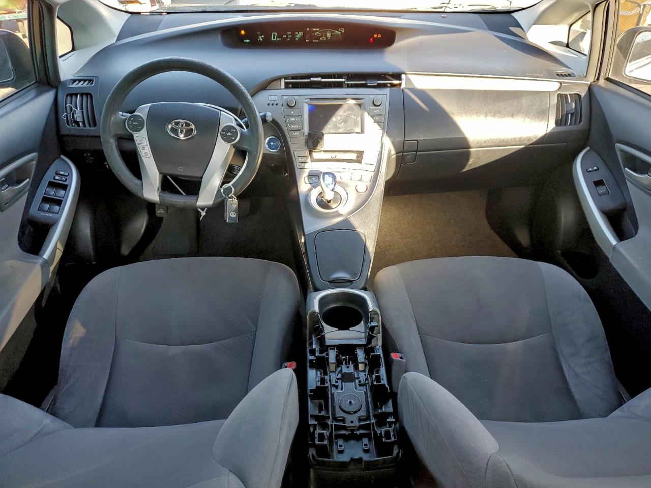 2014 TOYOTA PRIUS PLUG-IN photo 22