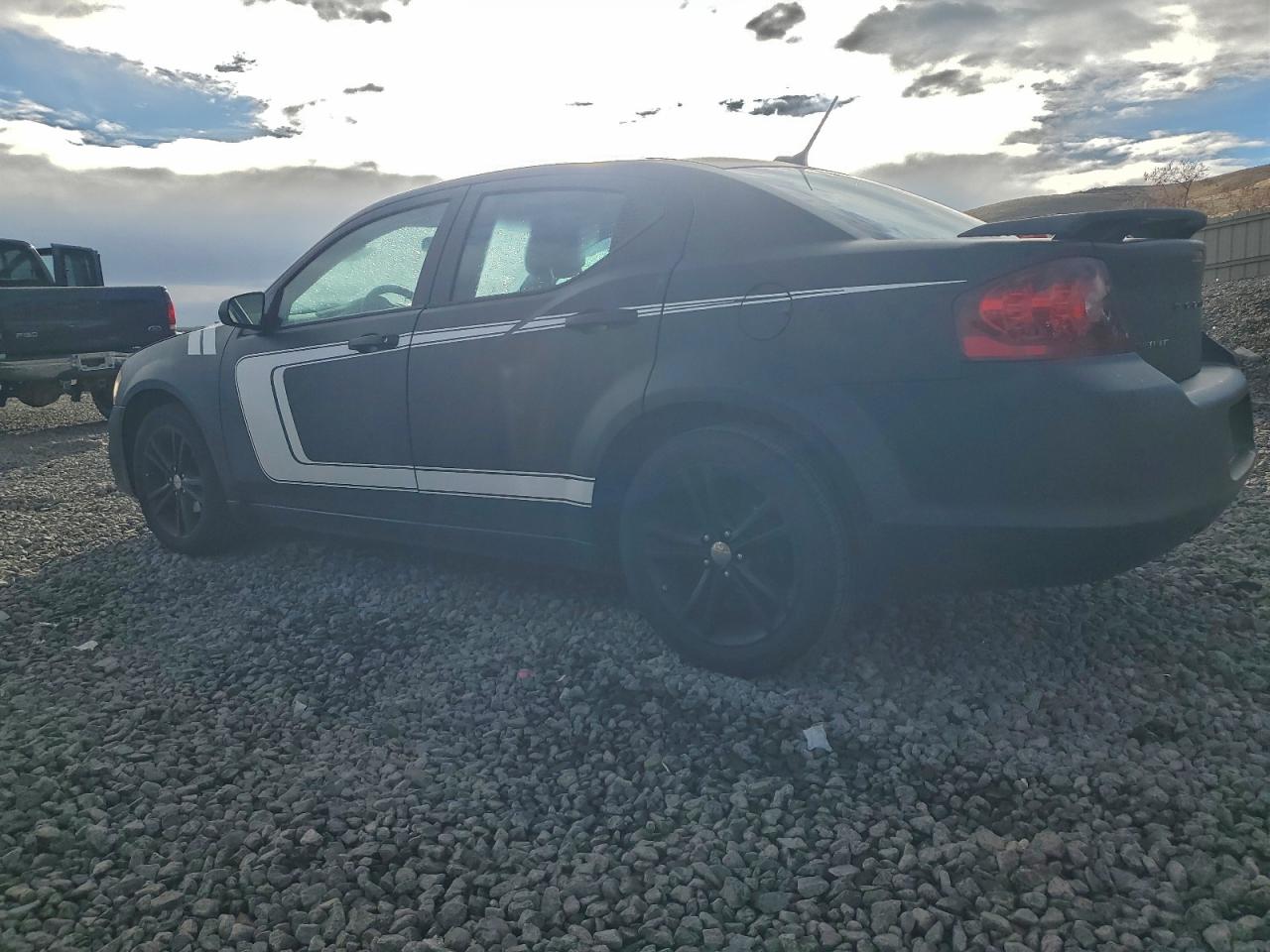 2014 DODGE AVENGER photo 2