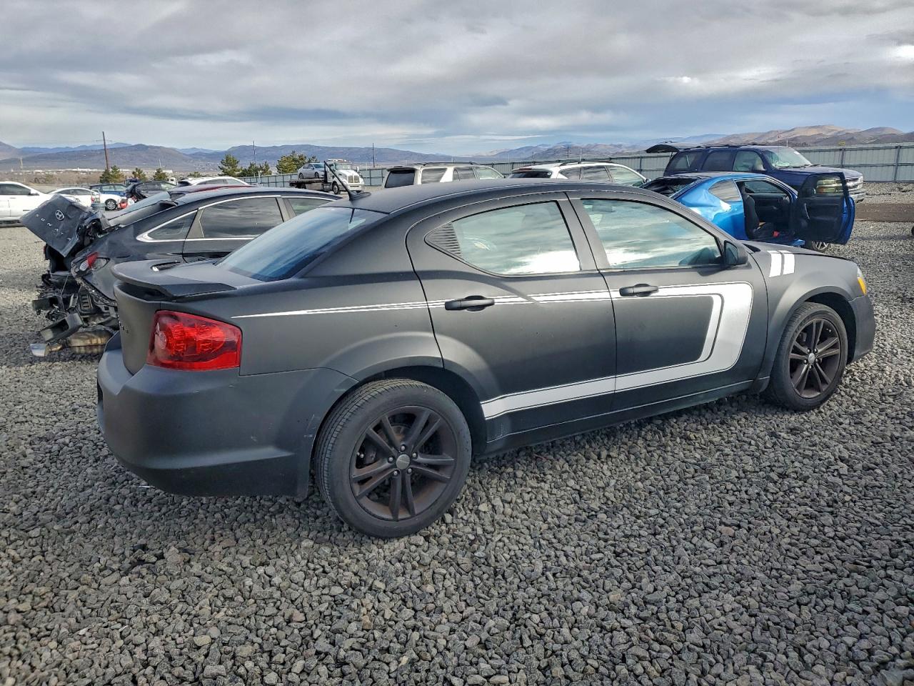 2014 DODGE AVENGER photo 3