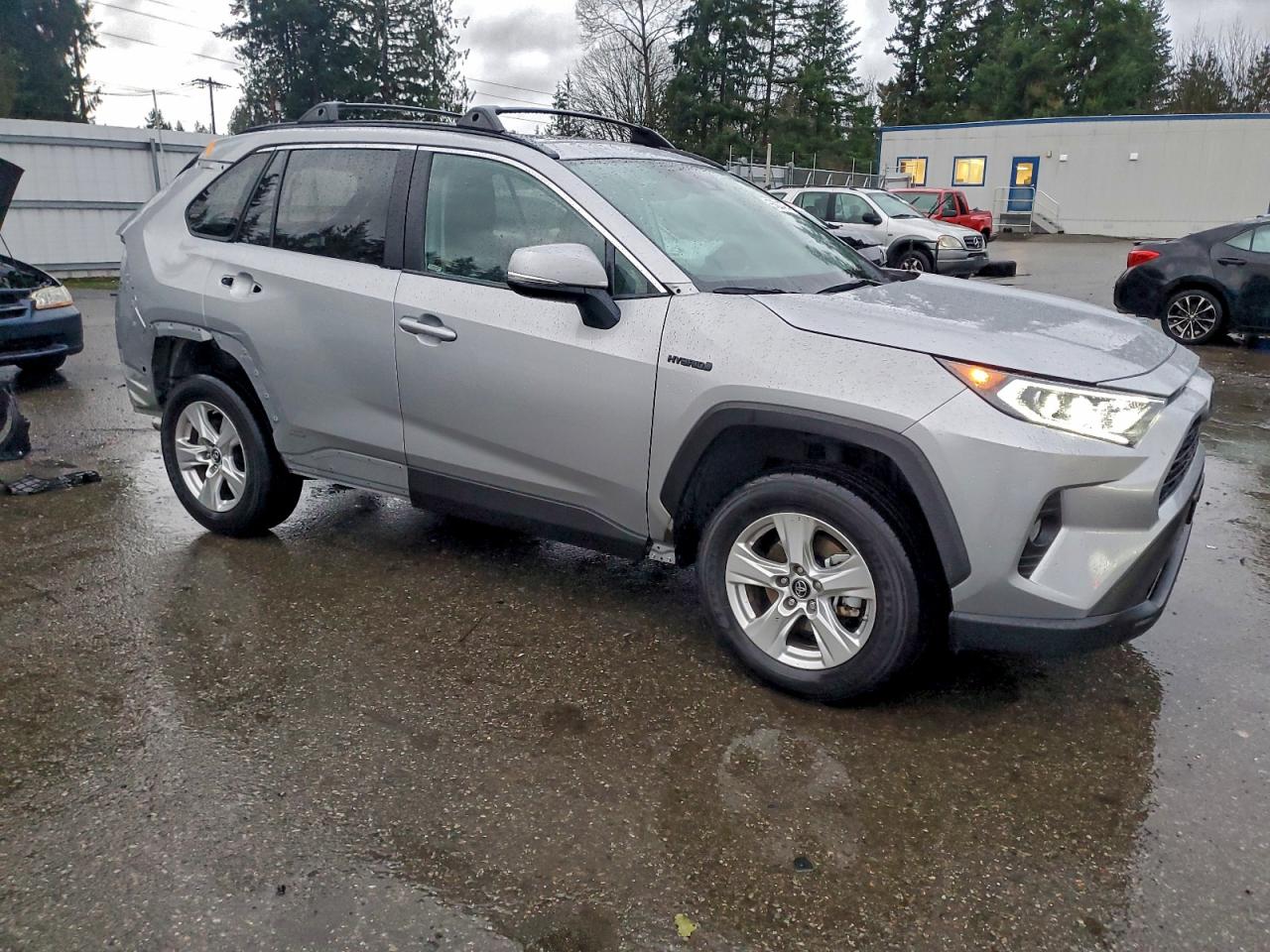 2019 TOYOTA RAV4 XLE photo 4