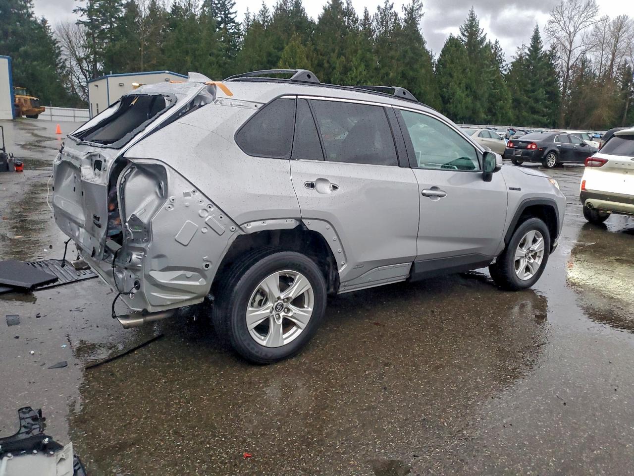 2019 TOYOTA RAV4 XLE photo 3