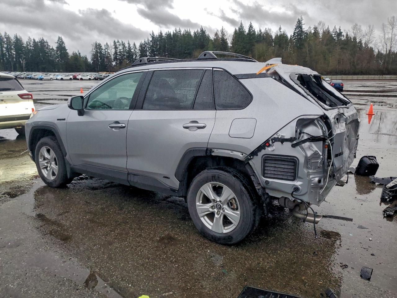 2019 TOYOTA RAV4 XLE photo 2