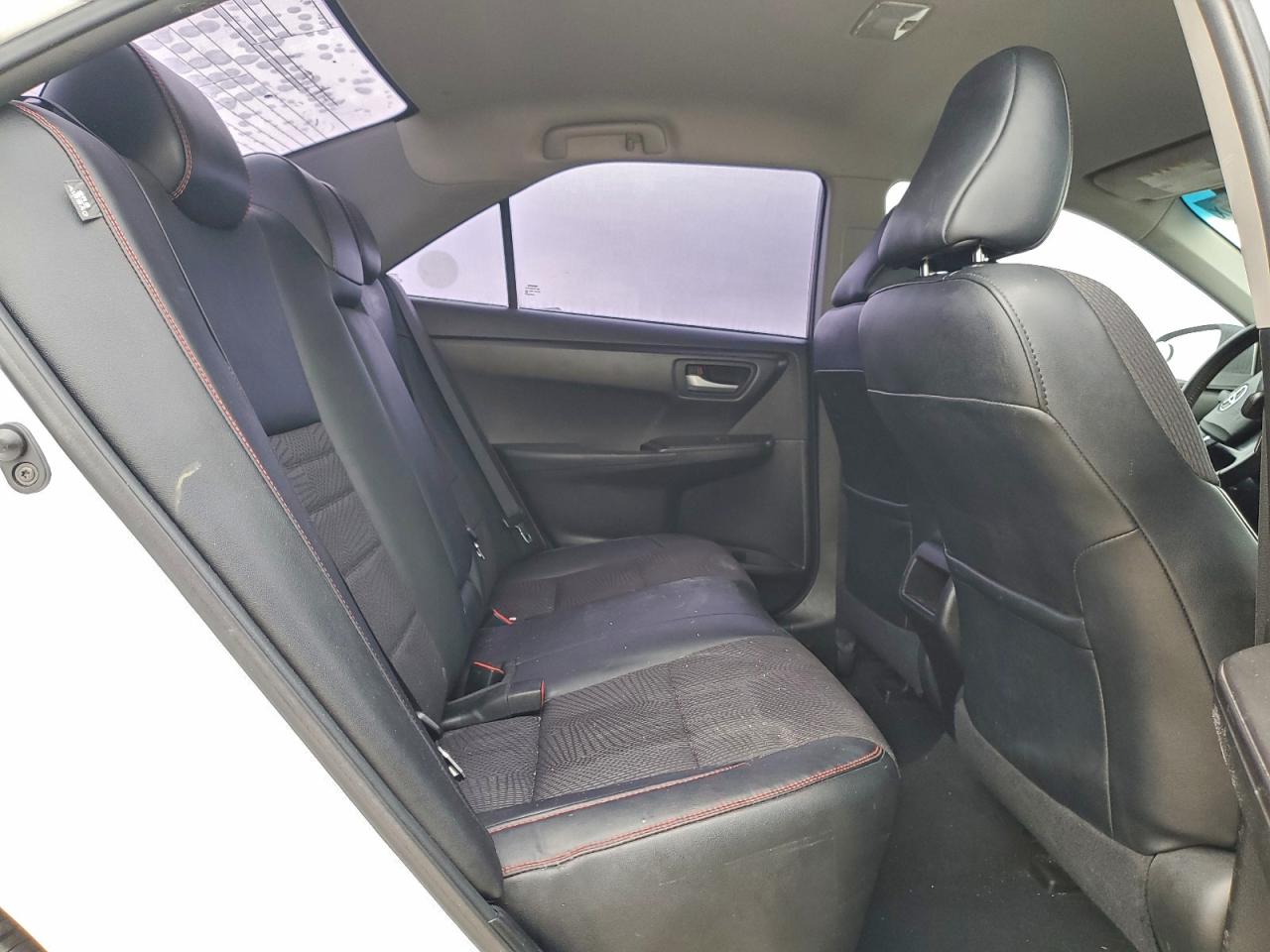 2016 TOYOTA CAMRY LE photo 10