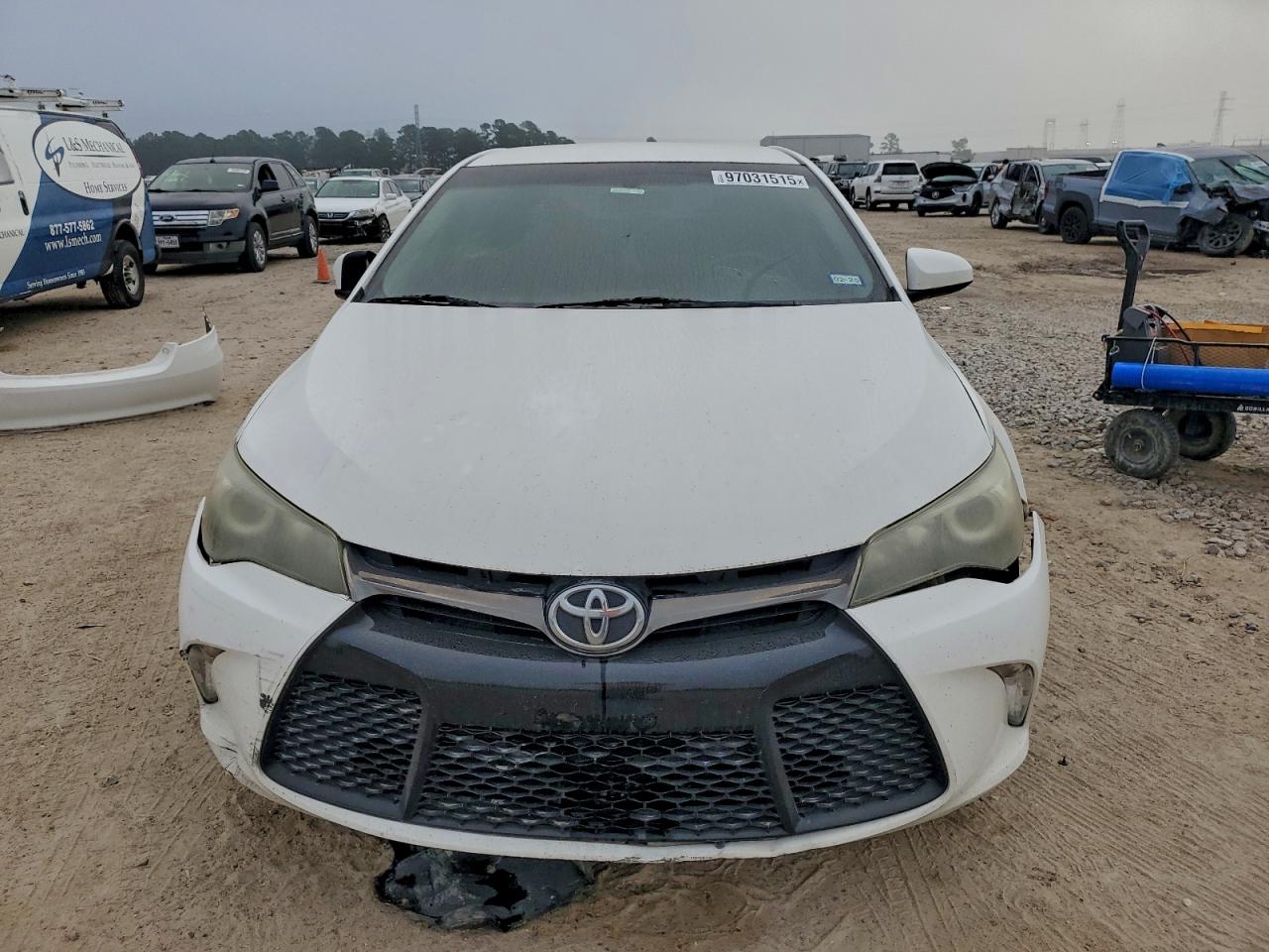 2016 TOYOTA CAMRY LE photo 5