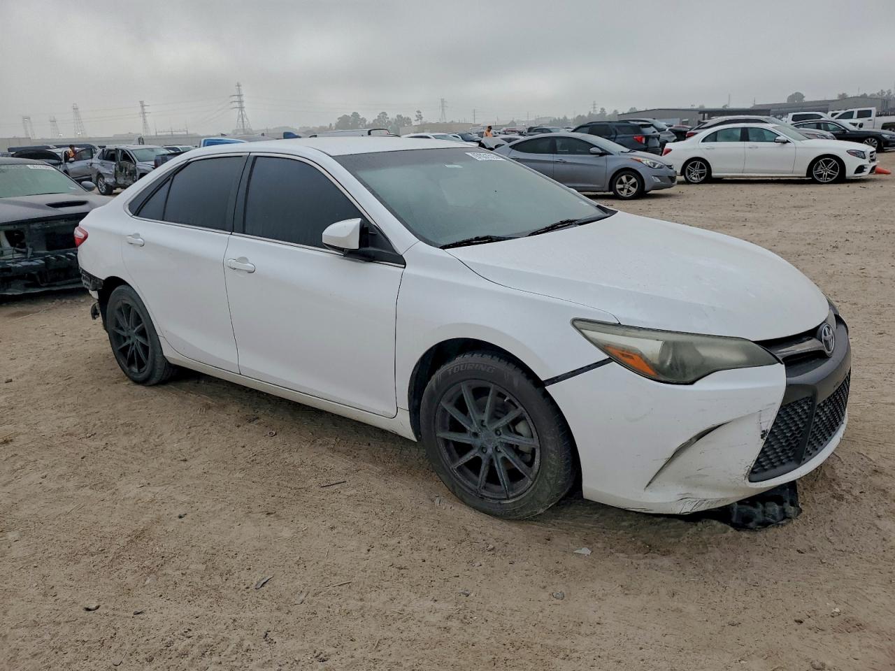 2016 TOYOTA CAMRY LE photo 4