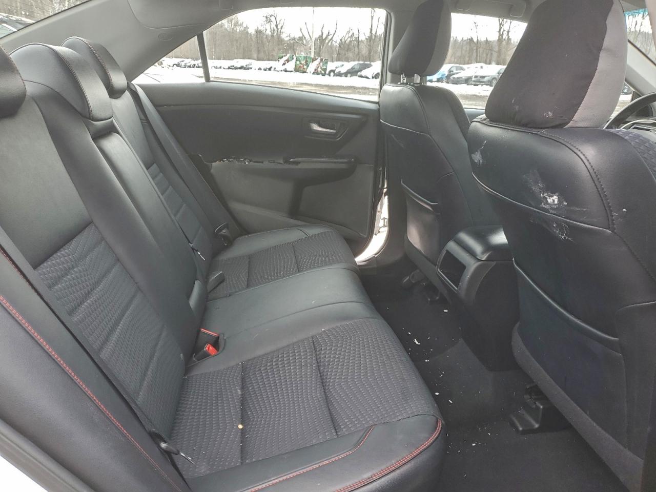 2015 TOYOTA CAMRY LE photo 10