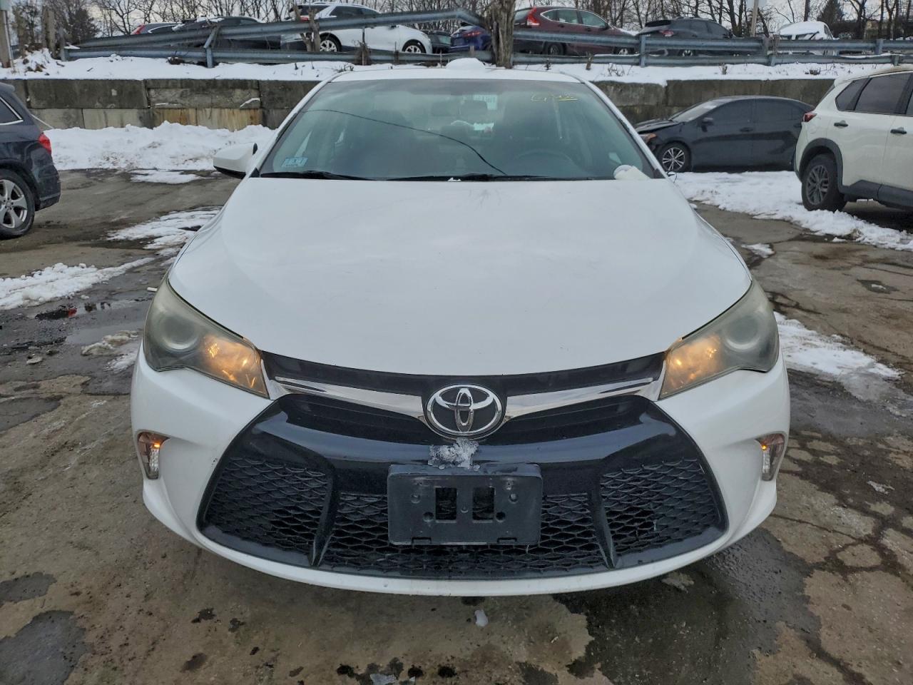 2015 TOYOTA CAMRY LE photo 5