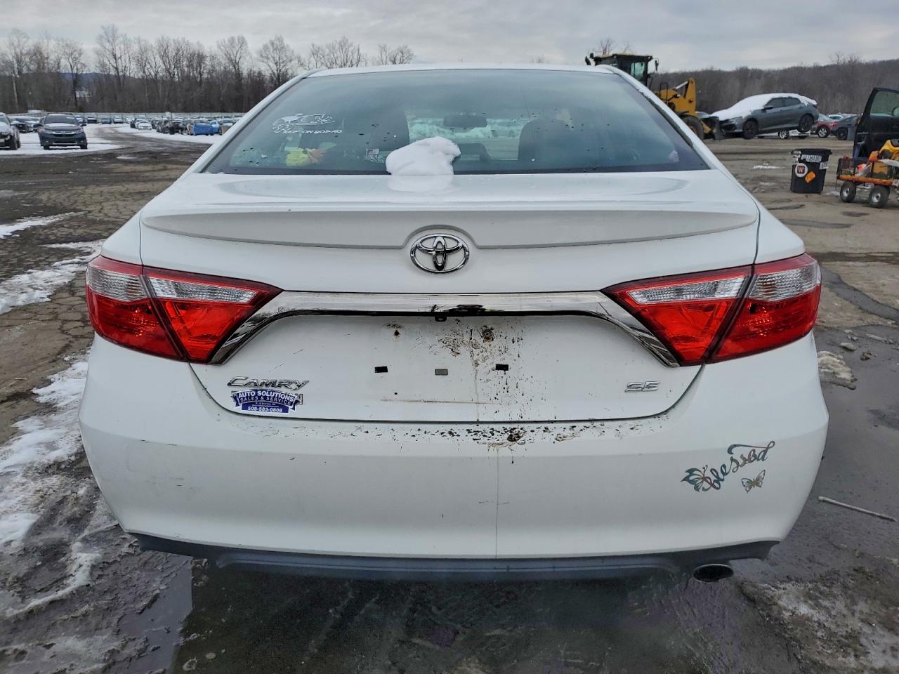 2015 TOYOTA CAMRY LE photo 6