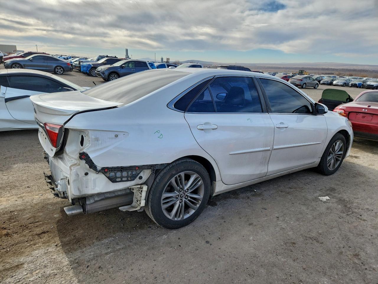 2015 TOYOTA CAMRY LE photo 3