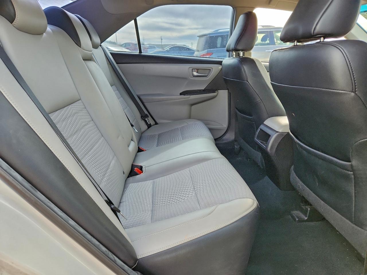 2015 TOYOTA CAMRY LE photo 10