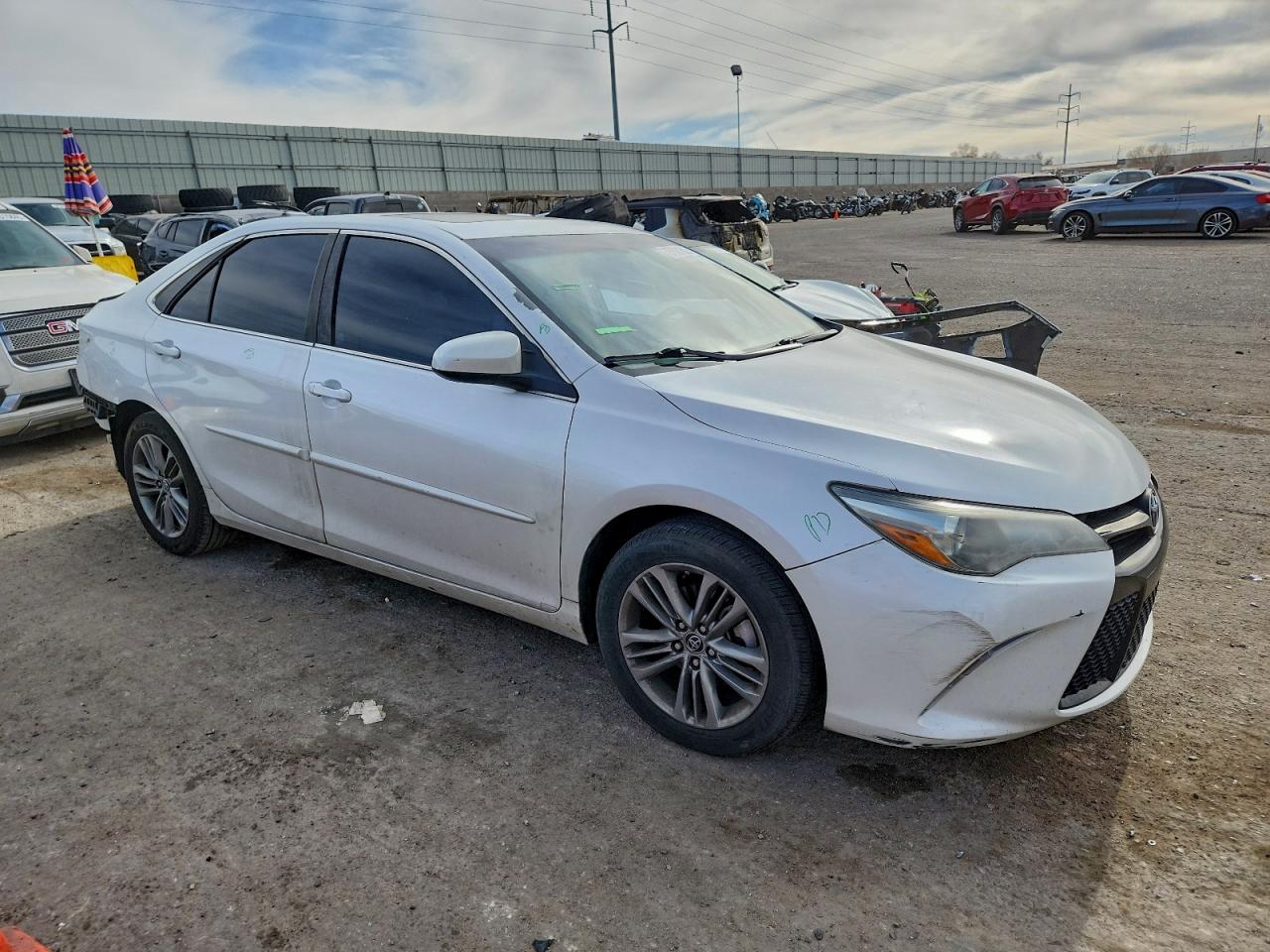 2015 TOYOTA CAMRY LE photo 4
