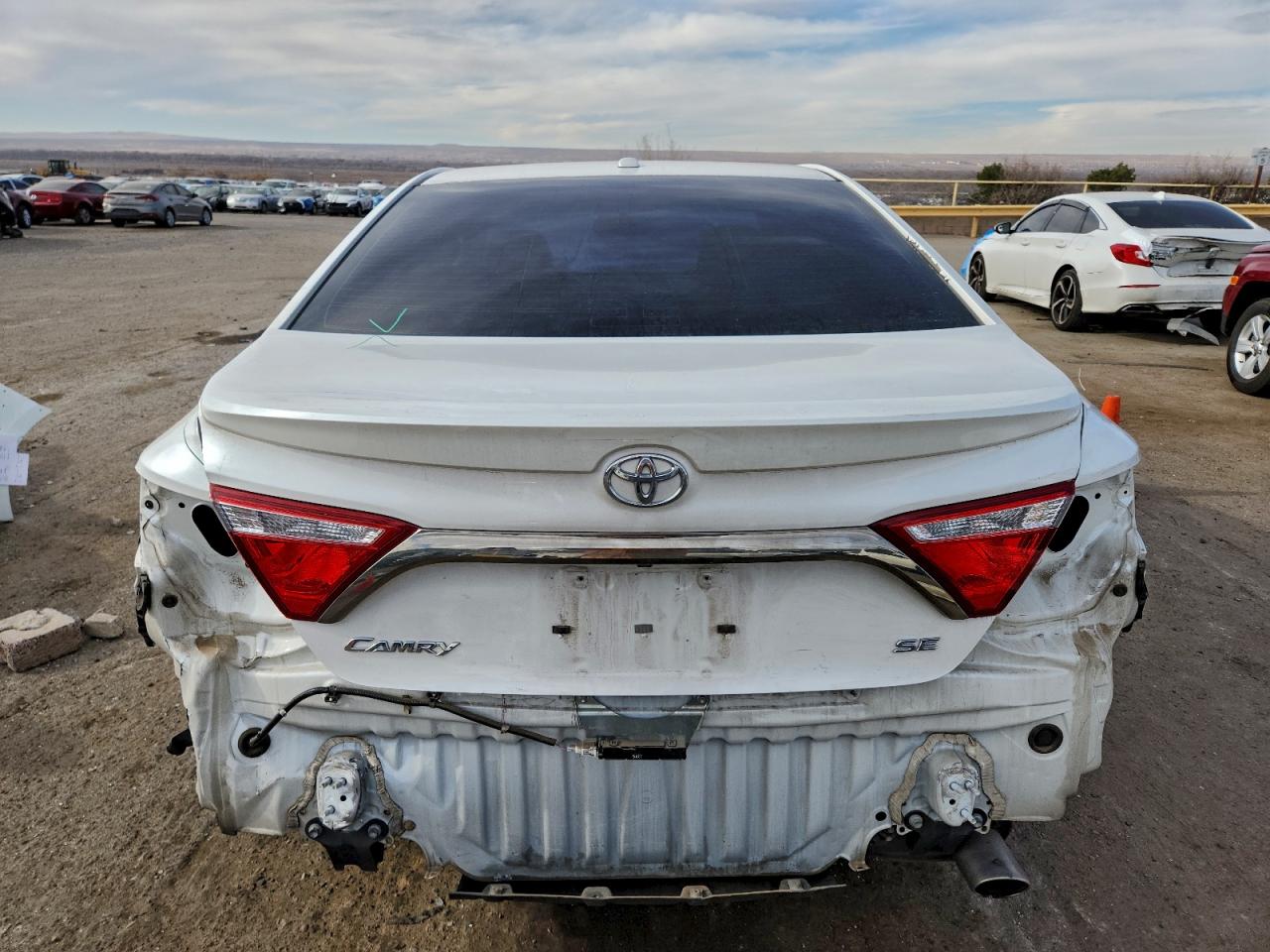 2015 TOYOTA CAMRY LE photo 6