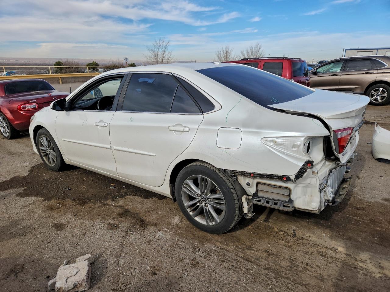 2015 TOYOTA CAMRY LE photo 2