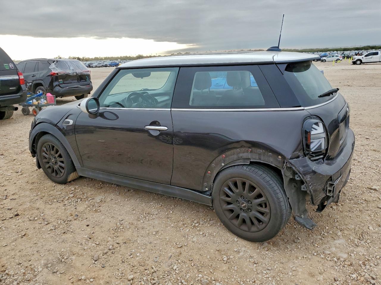 2014 MINI COOPER photo 2