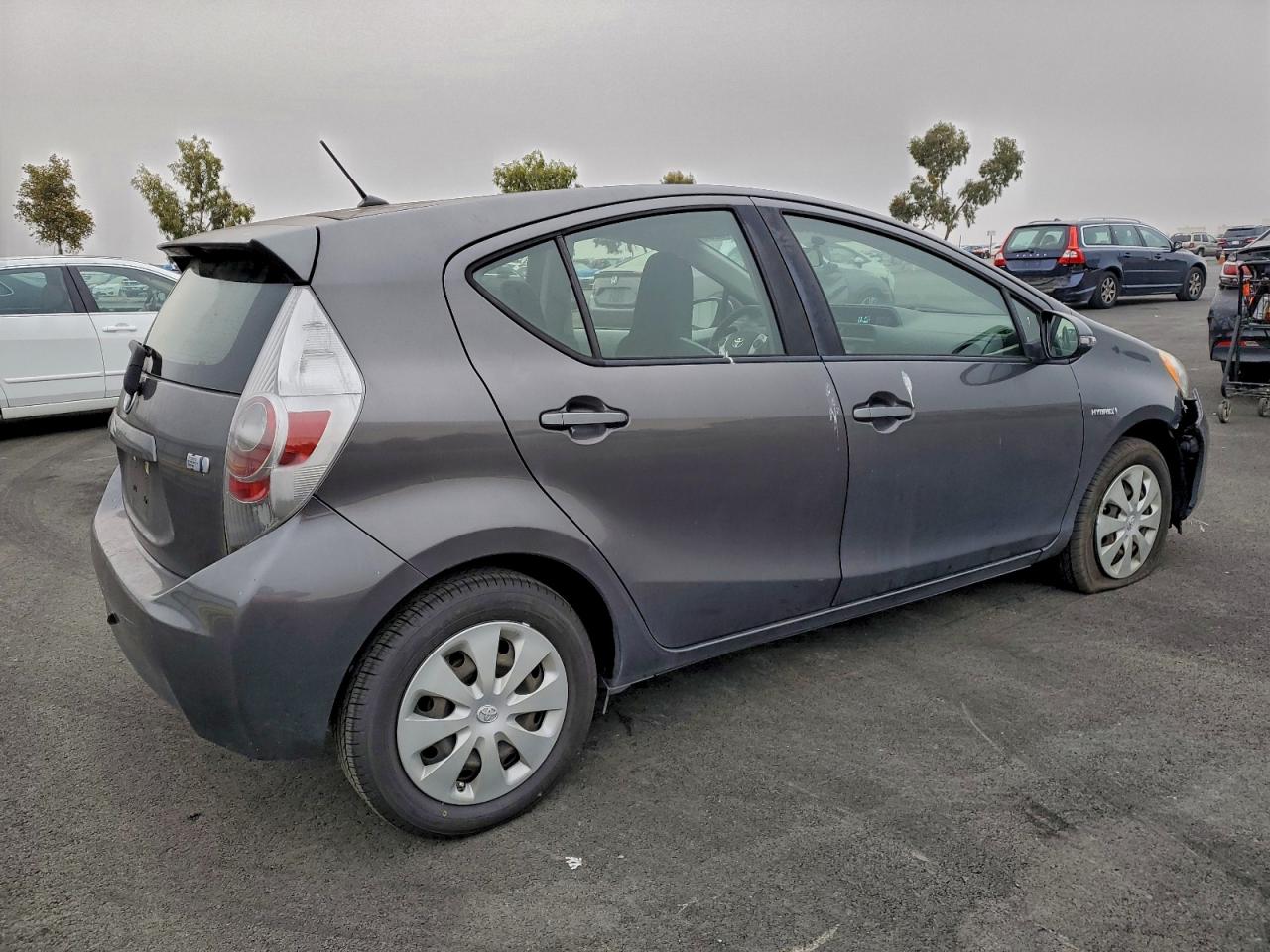 2014 TOYOTA PRIUS C photo 3