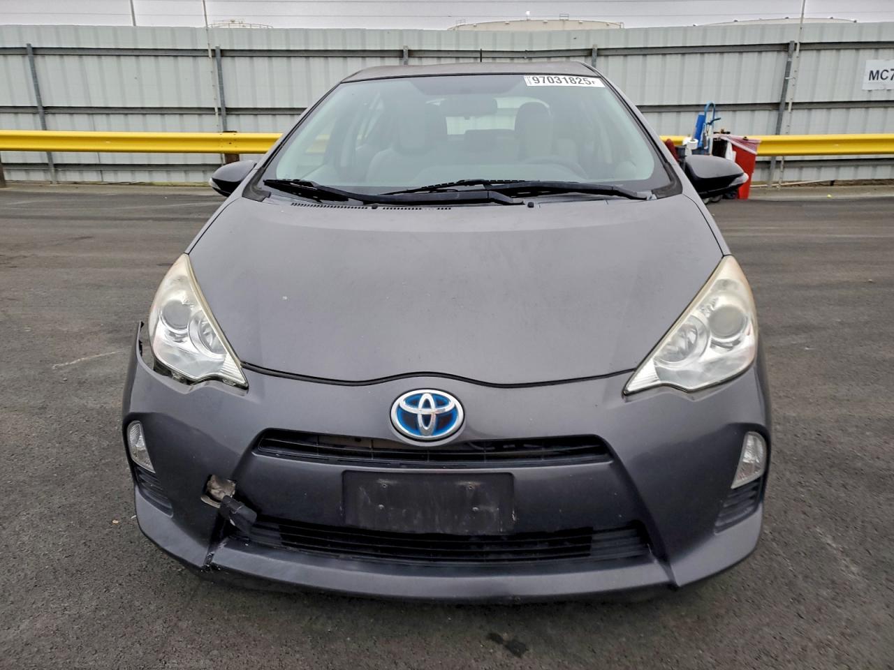 2014 TOYOTA PRIUS C photo 5