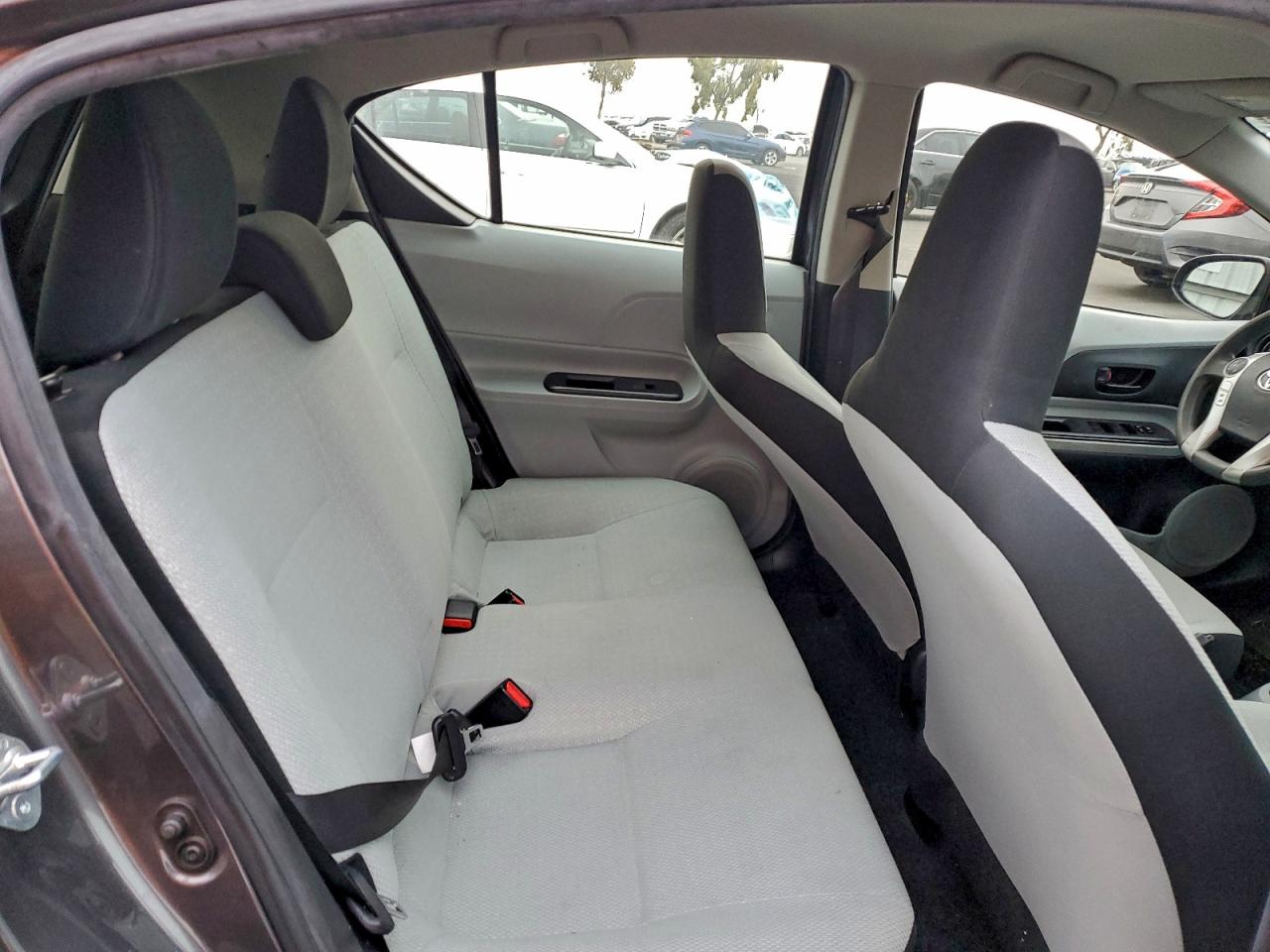 2014 TOYOTA PRIUS C photo 10