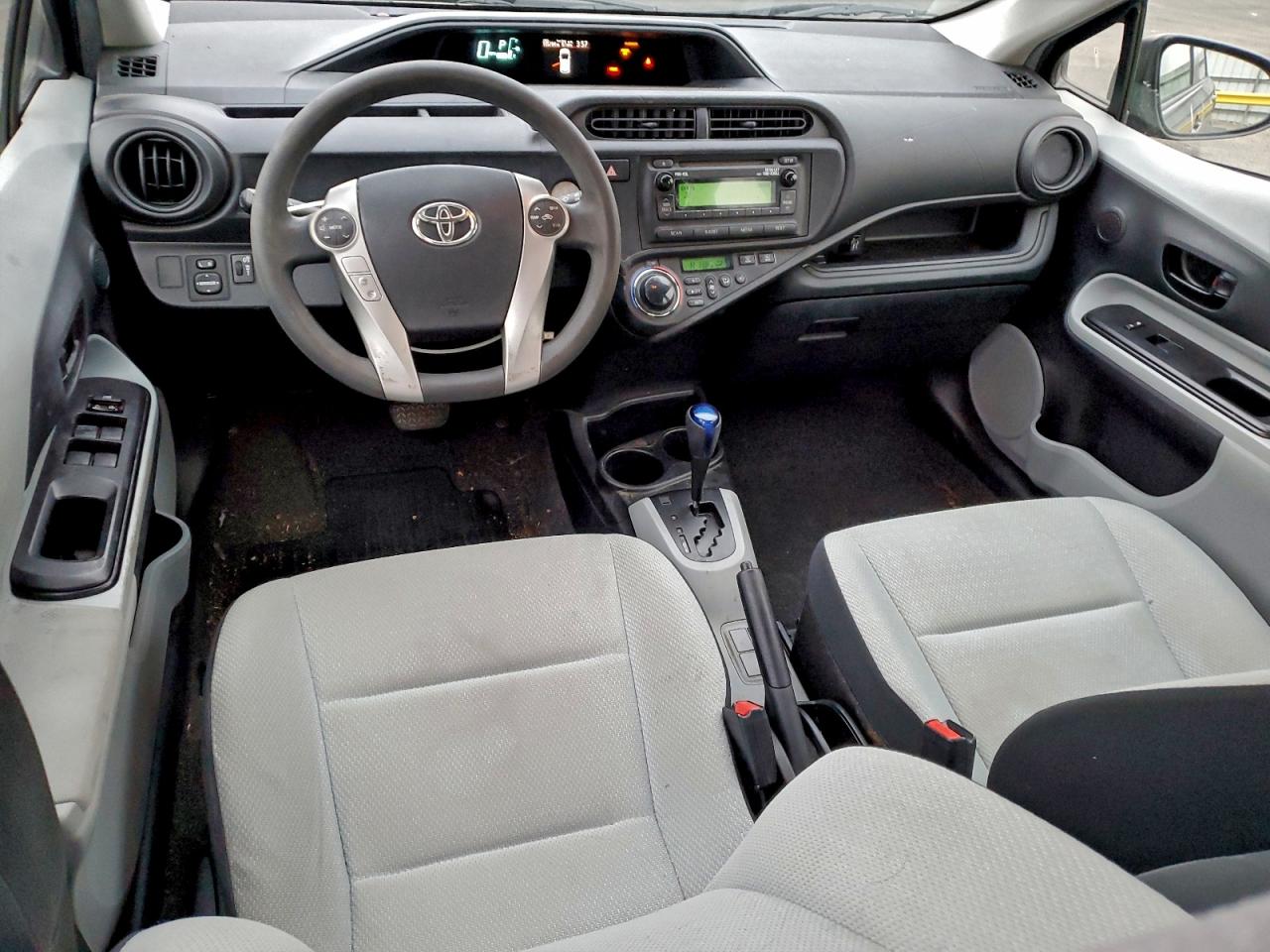 2014 TOYOTA PRIUS C photo 8