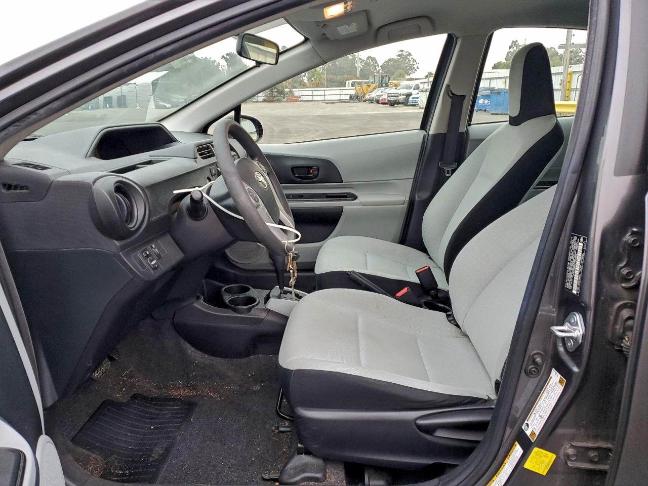 2014 TOYOTA PRIUS C photo 7